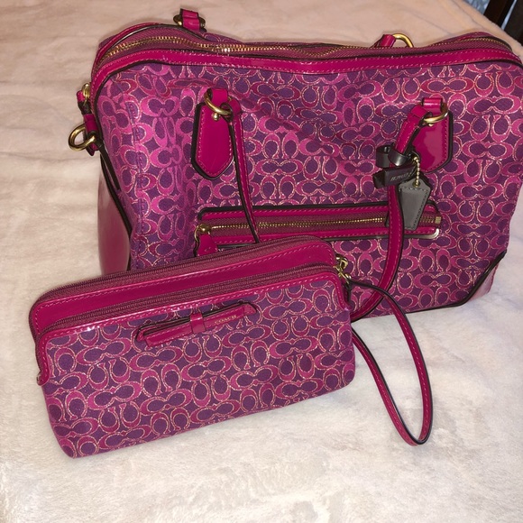 Coach EW Poppy Signature Satchel #26426 - Picture 2 of 8